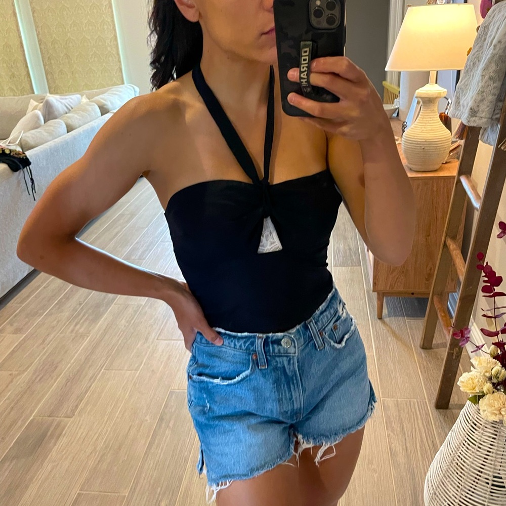 Abercrombie crop key hole halter top